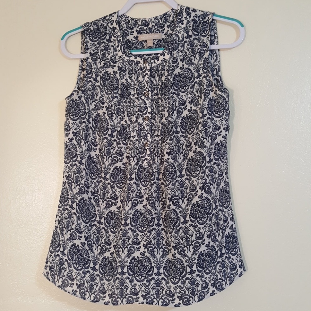 Flowered pattern top